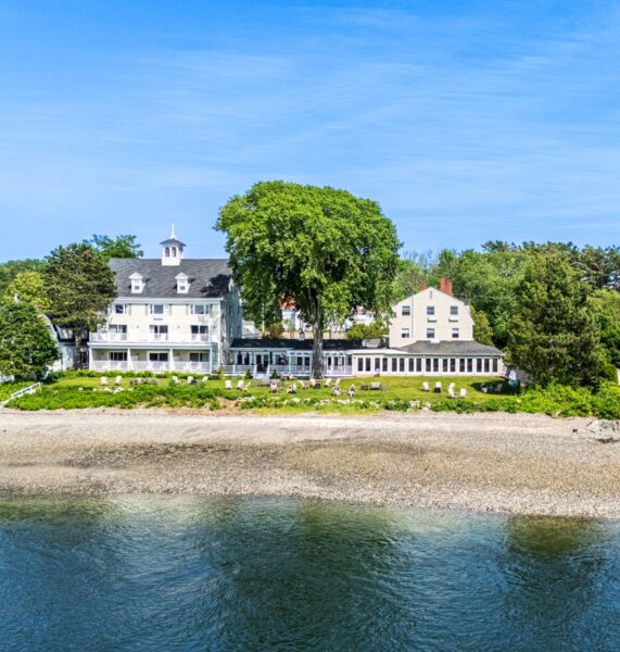 breakwater-inn